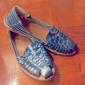 Oye Brand Leather Slip on shoes, navy blue, size 9